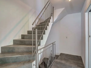 Real estate in Modernes Familiendomizil mit Luxus-Ausstattung — look at the real estate search engine GEOLN.COM. Photo 3