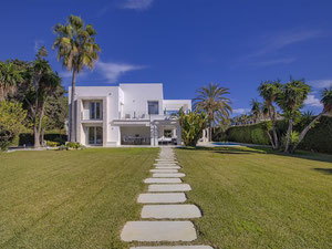 Villa 5 bedrooms 477 m² in Guadalmina Baja, Spain — Find off-plan property or real estate resale directly from developers and owners GEOLN.COM. Photo 2