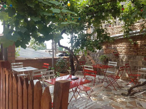 Negocio activo en el corazón de Tbilisi: casa de huéspedes y restaurante — Encuentre propiedades fuera del plan o reventa de bienes inmuebles directamente de desarrolladores y propietarios GEOLN.COM. Foto 13