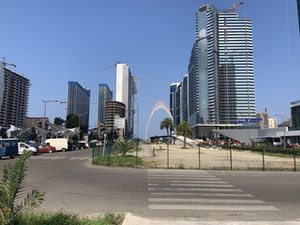 位于巴图米迪纳摩体育场附近的英雄大道公寓 — 来自开发商和业主的房地产搜索引擎 GEOLN.COM. 照片 11