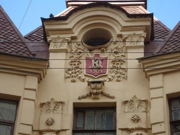 Трехкомнатная квартира в усадьбе в Старом городе Петербурга — Поисковик недвижимости от застройщиков и собственников GEOLN.COM. Фото 1