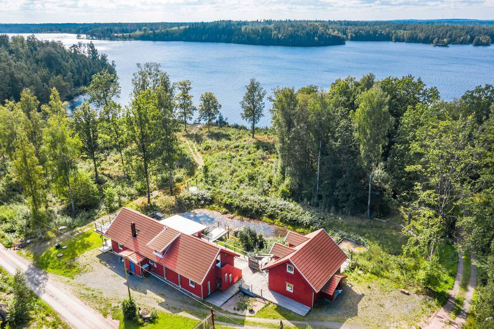 Real estate in Bor Silkesnas 1 — look at the real estate search engine GEOLN.COM. Photo 1