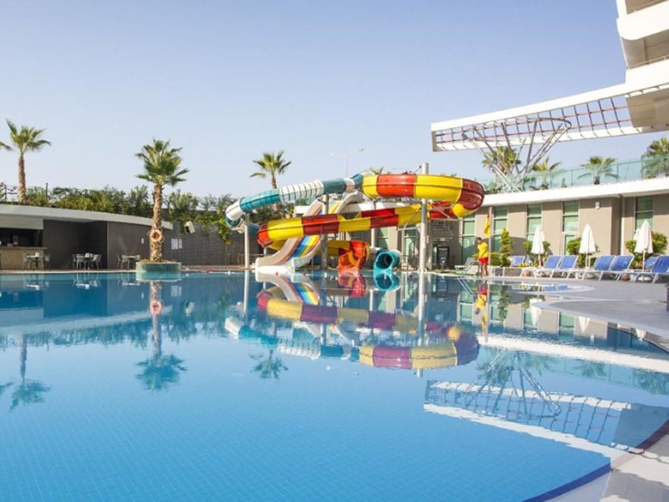 En la zona de Antalya-Alanya se vende un hotel de 5 estrellas. — Encuentre propiedades fuera del plan o reventa de bienes inmuebles directamente de desarrolladores y propietarios GEOLN.COM. Foto 1