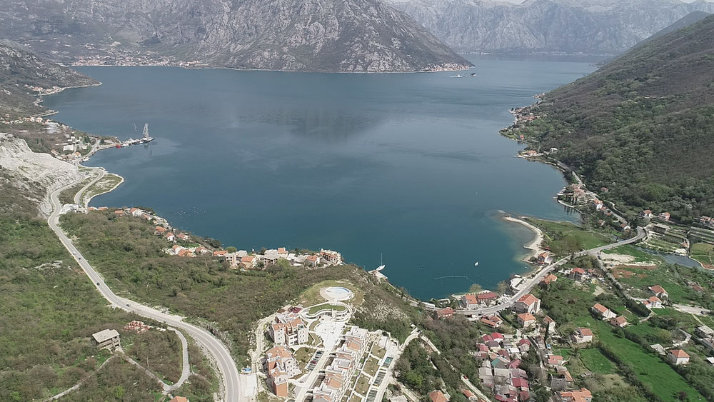 Terreno junto al mar Montenegro — Encuentre propiedades fuera del plan o reventa de bienes inmuebles directamente de desarrolladores y propietarios GEOLN.COM. Foto 1