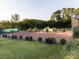 Hungary. Budapest. Villa with a large plot and swimming pool. — Find off-plan property or real estate resale directly from developers and owners GEOLN.COM. Photo 5